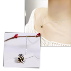 Collier en forme d’abeille
